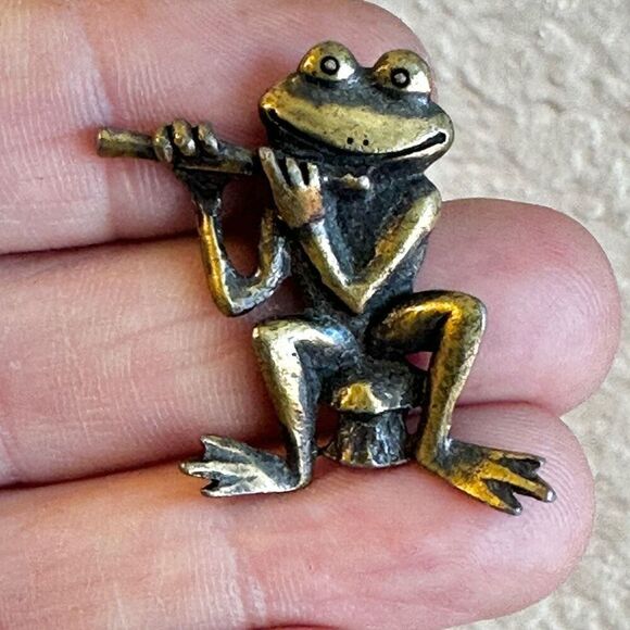 Jonette Jewelry musician frog pin - Picture 1 of 5
